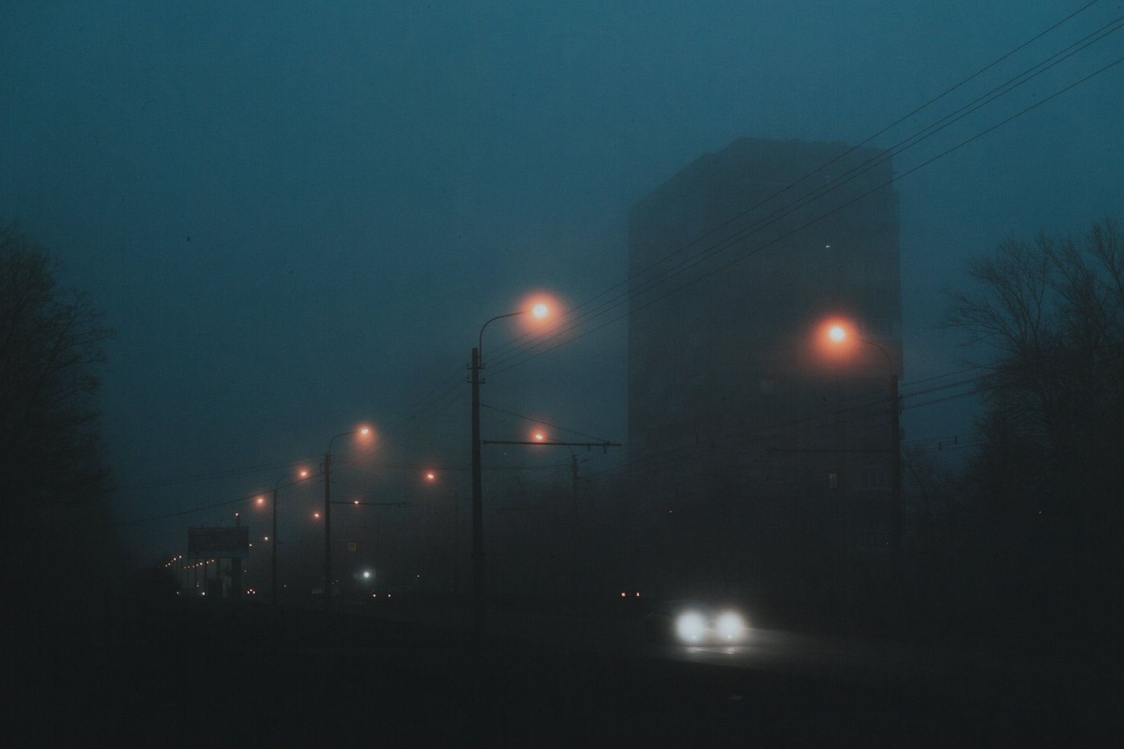 by, falmede, bil, træer, tåge, gadebelysning, mørk, uhyggelig, block of flats