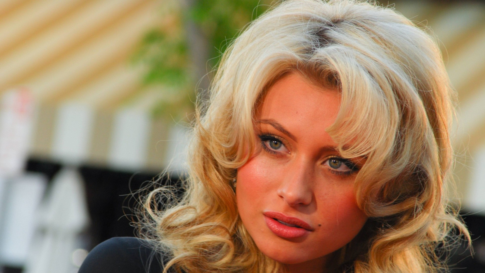 Gesicht, Modell-, Porträt, blond, lange Haare, rot, grüne Augen, Nahansicht, Mode, Haar, Alyson Michalka, Person, Haut, Kopf, Farbe, Mädchen, Schönheit, Lächeln, Auge, Frau, Dame, blond, Frisur, 1920x1080 px, Portraitfotografie, Fotoshooting, braune Haare, Menschliche Haarfarbe, Gesichtsausdruck, Nahansicht