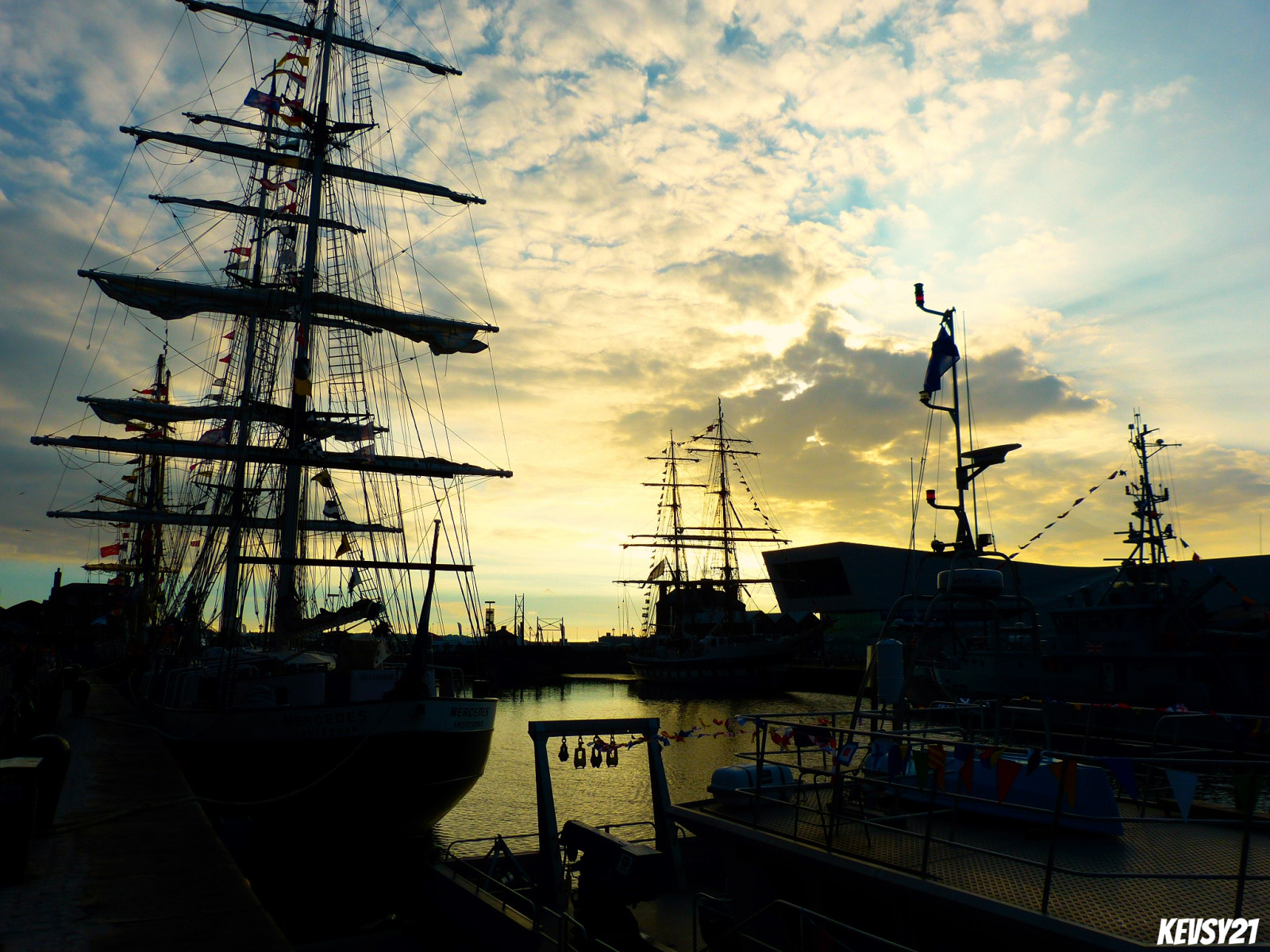 nave, barca, veliero, tramonto, mare, strada, cielo, silhouette, calma, orizzonte, Inghilterra, sera, Sole, porto, bacino, crepuscolo, spedizione, UK, Liverpool, nube, alba, moto d'acqua, albero, brigantino a palo, Clipper, gb, banchine, East Indiaman, nave completa brogli, fluyt, fregata, nave di linea, galeone, brigantino, nave ammiraglia, galeone di Manila, veliero, fenomeno meteorologico, Merseyside, windjammer, estuario, nave scuola, first rate, victory ship