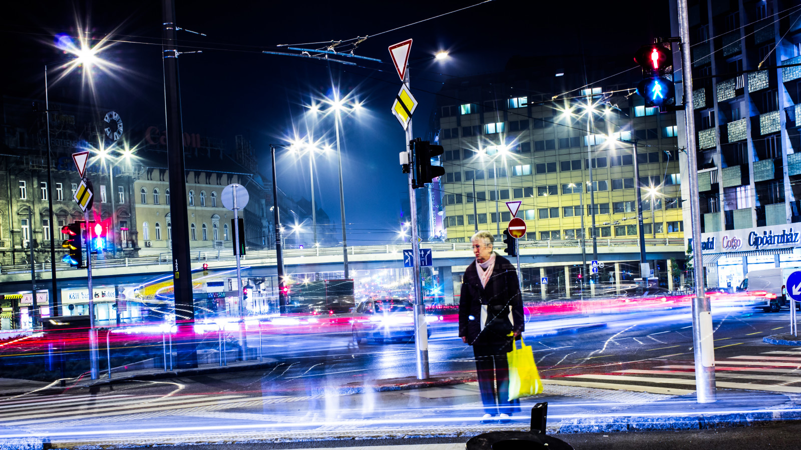 ulice, noc, silnice, Kánon, říjen, objektiv, stadión, Budapest, Maďarsko, struktura, aréna, pěší, rebel, 2014, světlo, ještě pořád, osvětlení, polibek, X5, dav, 600D, eos, 1855mm, streetshot, magyarorsz g, T3i, souprava, sportovní dějiště, veřejná doprava, efs1855mm, streetshoot, kluziště