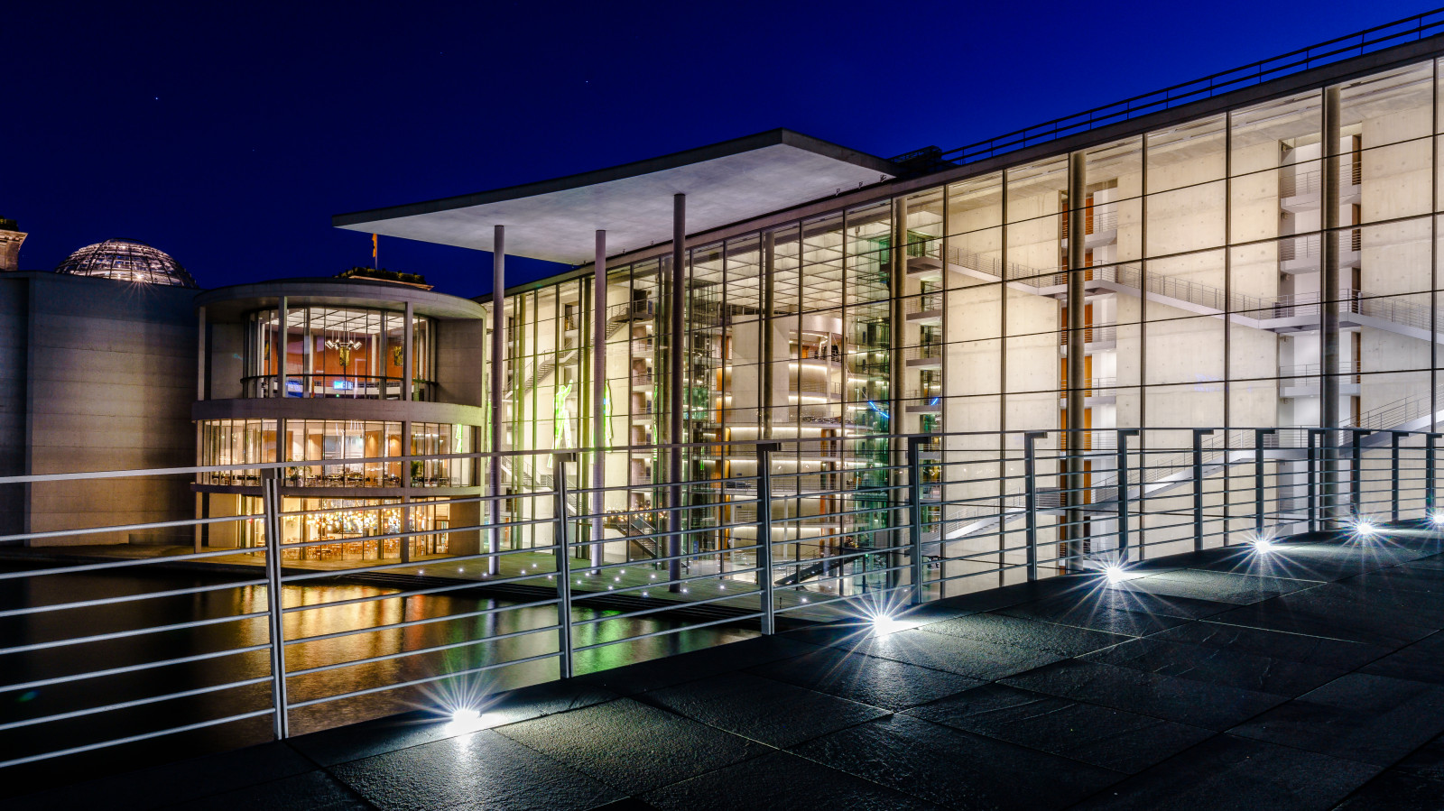 okno, město, noc, architektura, budova, odraz, nebe, Dům, hotel, Německo, kanál, Berlín, majetek, de, kanal, Bundestag, deutschland, domů, byt, kondominium, architektur, fasáda, Lichter, blauestunde, hlavní sídlo, spiegelung, obytný prostor, denní osvětlení, nemovitost, d mmerung, smíšené využití, komerční budovy, nachtfoto, ředitelství firmy, regierungsviertel, Paull behaus