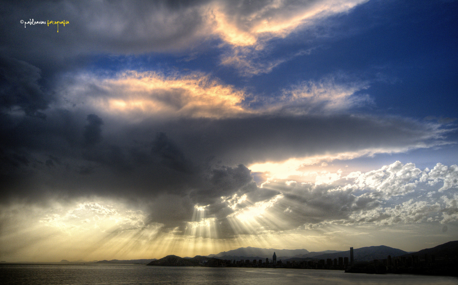 slunečnímu záření, krajina, Photoshop, západ slunce, moře, voda, Příroda, odraz, nebe, svítání, uklidnit, večer, ráno, řeka, slunce, HDR, Španělsko, vítr, horizont, atmosféra, soumrak, mrak, strom, svítání, cielo, naturaleza, mraky, mar, contraluz, agua, během dne, nikond300, Photomatix, sigma1020, ol tusfotos, alicante, olequebonito, greatmanipulart, grouptripod, goldenvisions, pabloarias, atardeceres, espana, jezero, počítač tapeta, Atmosféra Země, odlesk, meteorologický jev, kupa, jev, Benidorm, edificiosymonumentos, bufet, Villamarina