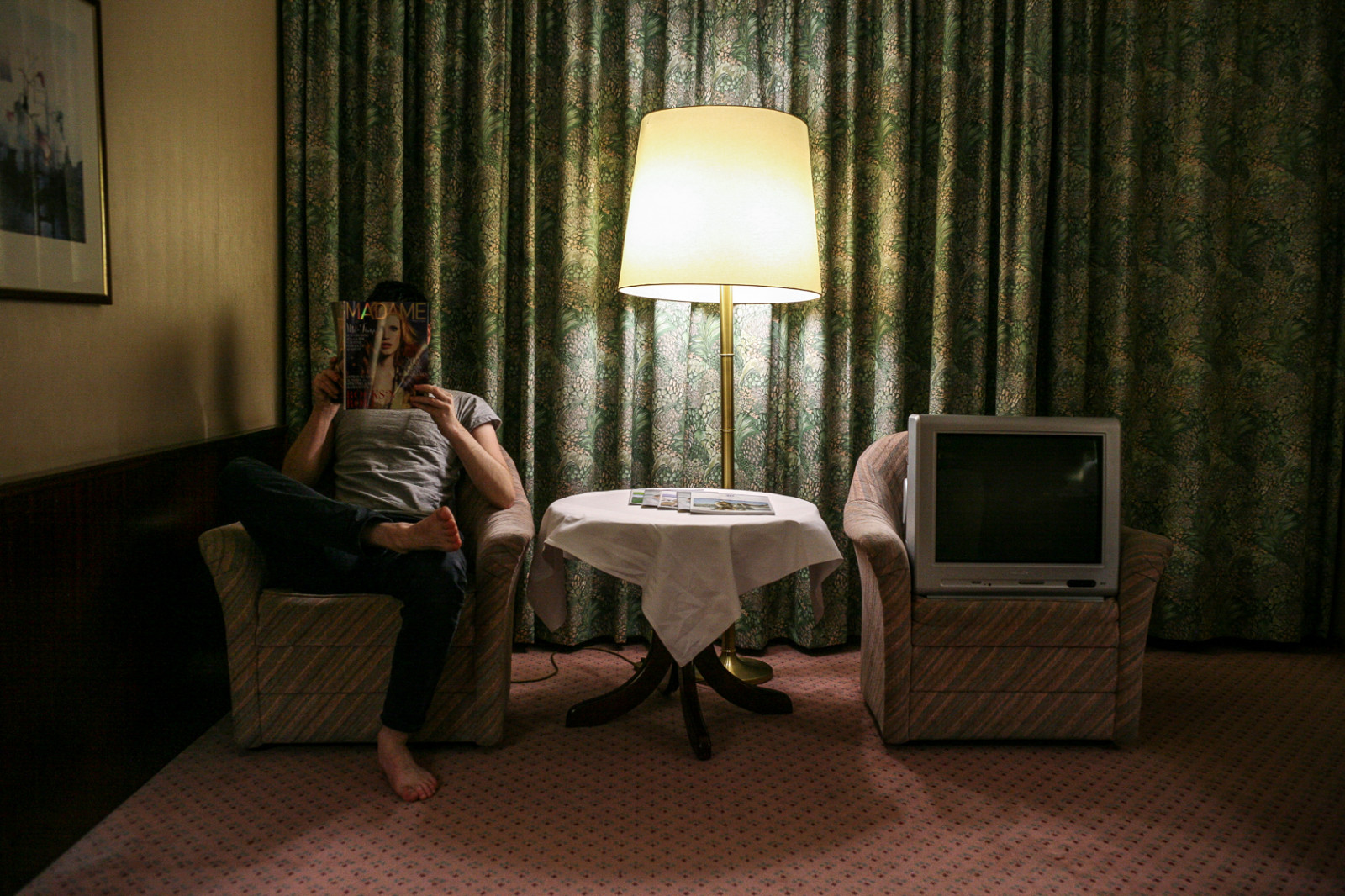 starý, portrét, okno, pokoj, místnost, stůl, Dům, hotel, židle, svítilna, Kánon, móda, záclony, televize, ložnice, objektiv, Vzhled interiéru, časopis, zábava, Olympus, Om, světlo, osvětlení, selfie, domů, tma, 28mm, nábytek, já, f2, umazávání, podlaha, svítidlo, léčba okno, souprava, selfy, o