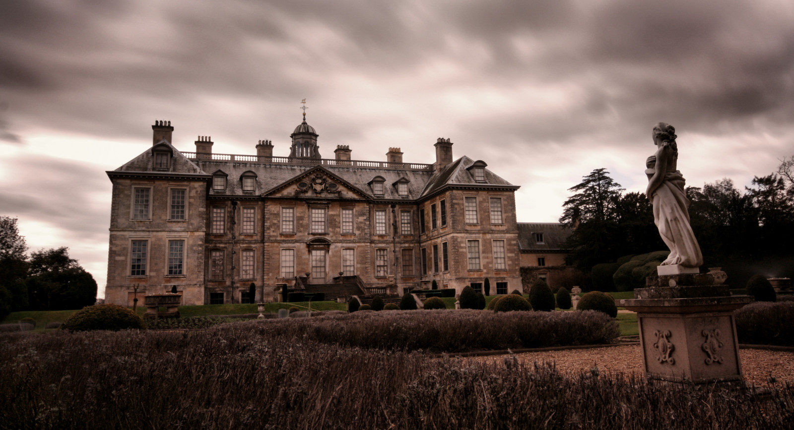 nebe, zámek, vznešený domov, mrak, majetek, mezník, panské sídlo, hrad, strom, domů, budova, Dům, zámek, tráva, dějiny, večer, palác, national trust for places of historic interest or natural beauty, fasáda, krajina, středověká architektura, chudobinec