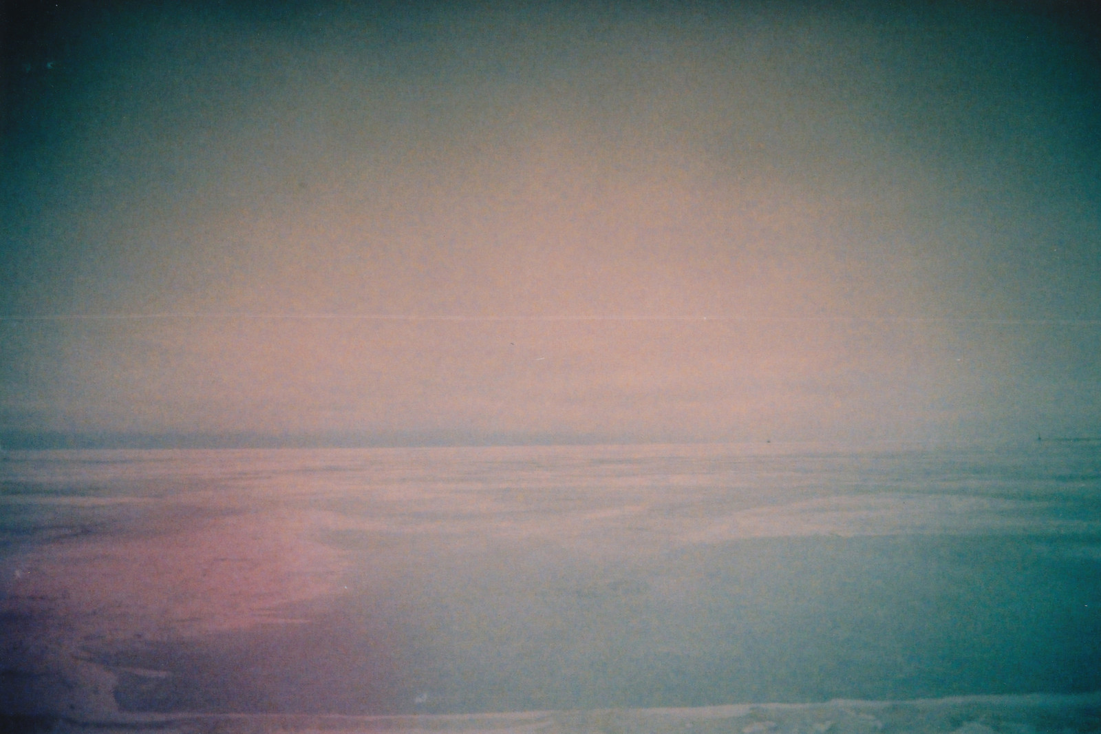 slunečnímu záření, moře, nebe, zima, uklidnit, ráno, mlha, textura, horizont, atmosféra, Chicago, wolfram, 35MM, Viněta, mrak, oceán, zamrzlý, analogový, minimální, film, xPRO, lomo, během dne, prošlý, počítač tapeta, Atmosféra Země, jev, toycamera, crossprocessed, velká jezera, Michiganské jezero, LoFi, ultrawideslim, kodakektachrome320t, frozenlakemichigan, blackslimdevil