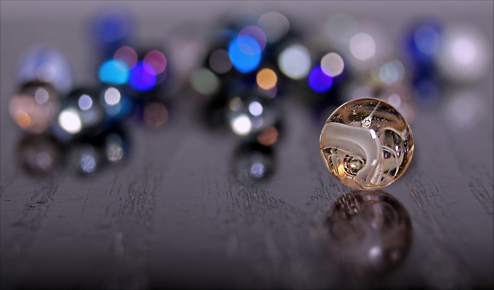 odraz, fotografování, dřevo, koule, modrý, sklenka, kruh, bokeh, mramor, světlo, barva, oko, pokles, tvar, barvy, šperky, módní doplněk, zblízka, makro fotografie, kapalina bublina, restlessfiona, 7thfebruary2013