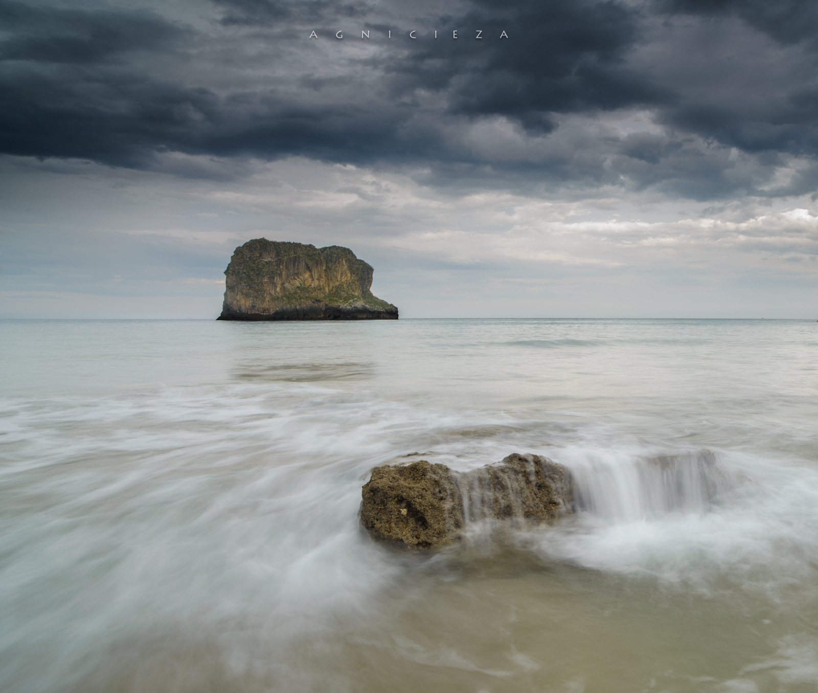 paesaggio, mare, baia, acqua, roccia, puntellare, sabbia, minimalismo, nuvole, spiaggia, tempesta, mattina, costa, scogliera, orizzonte, Nikon, mantellina, 2013, Terreno, longexposure, nube, oceano, paesaggi marini, onda, paisaje, Materiale, zeiss, baia, 21 millimetri, D800E, Cloudscape, distagont2821, hitech, Zf2, fenomeno atmosferico, corpo d'acqua, vento onda, Llanes, isolotti, Marcant brico, agnicieza, porti turistici, spaziale, ballota
