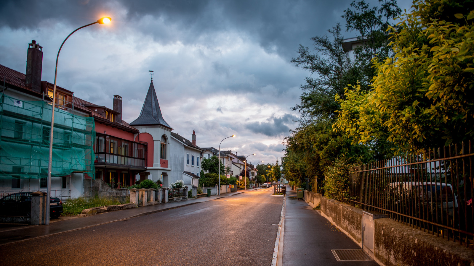 Árboles, ciudad, calle, Paisaje urbano, noche, la carretera, Nubes, noche, Mañana, pueblo, Aceras, infraestructura, árbol, centro de la ciudad, otoño, temporada, carril, área urbana, camino acuático, Asentamiento humano, barrio, Estructura no edificable