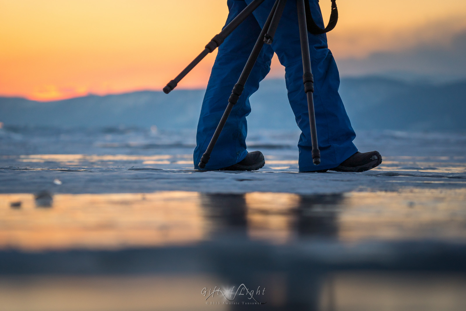 slunečnímu záření, západ slunce, moře, jezero, voda, odraz, nebe, zima, fotografování, svítání, uklidnit, modrý, led, Studený, večer, ráno, fotograf, horizont, Sony, obuv, Rusko, Sibiř, Arktický, zmrazení, F40, dovolená, baikal, stativ, mrak, G, Procházka, chladný, oceán, vlna, zamrzlý, zábava, noha, fotografie, fe, 70200 mm, oss, alfa, sonyalpha, zmrazit, A7S, lakebaikal, 4070200, 7020040, sonya7s, sonyfe70200mmf40goss