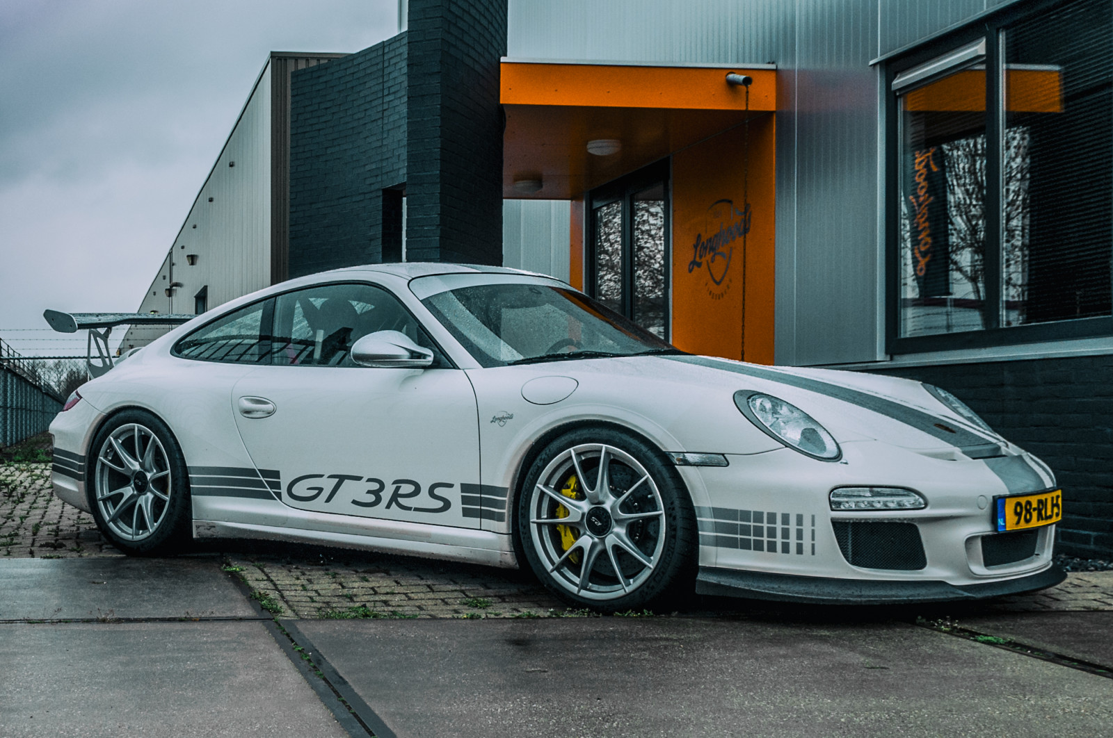 sportovní, bílý, model, sport, ulice, auto, vozidlo, silnice, fotografování, Německo, Porsche, technika, Nikon, Evropa, Porsche 911, sportovní auto, kupé, Porsche 911 GT3, holandský, voiture, výkon auta, zajetí, Hypercar, Němec, motor, exotický, limuzína, Europa, Groningen, Porsche 911 GT2, GT3, 911, scéna, fotografie, kolo, design, motor, auto, automobil, okraj, superauto, rychle, obraz, obrázek, Nizozemí, D300S, boxer, výhradní, evropský, weiss, Závodní, Sportwagen, sportauto, Wagen, automotive, vehikel, robertobraam, sportovní auto, drahý, nineeleven, nineoneone, carscoffee, neunelfer, kolham, longhoods, dreamcars, worldcar, gt3rs, vtip, 2door, blanche, pozemní vozidla, automobilového designu, automobilový exteriér, luxusní vůz, rodinný vůz, nárazník, kompaktní vůz, motorové vozidlo, automotive pneumatiky, osobní luxusní automobil, výkonné auto, střední velikost auta, auto part, automotive Lighting, Finetuners, 98rlj5, automotive wheel system