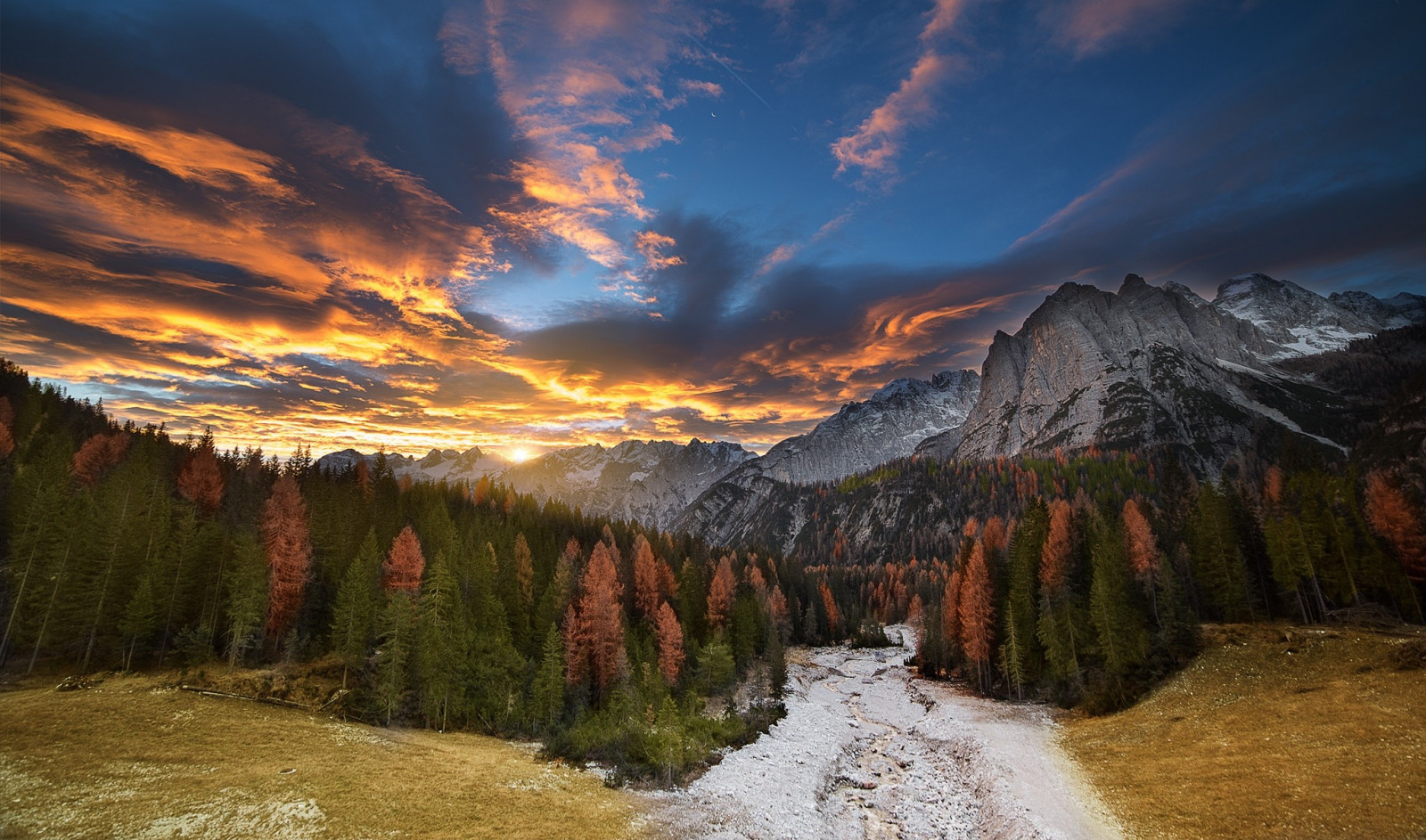 Sfondi Luce Del Sole Paesaggio Colorato Foresta Autunno Montagne 