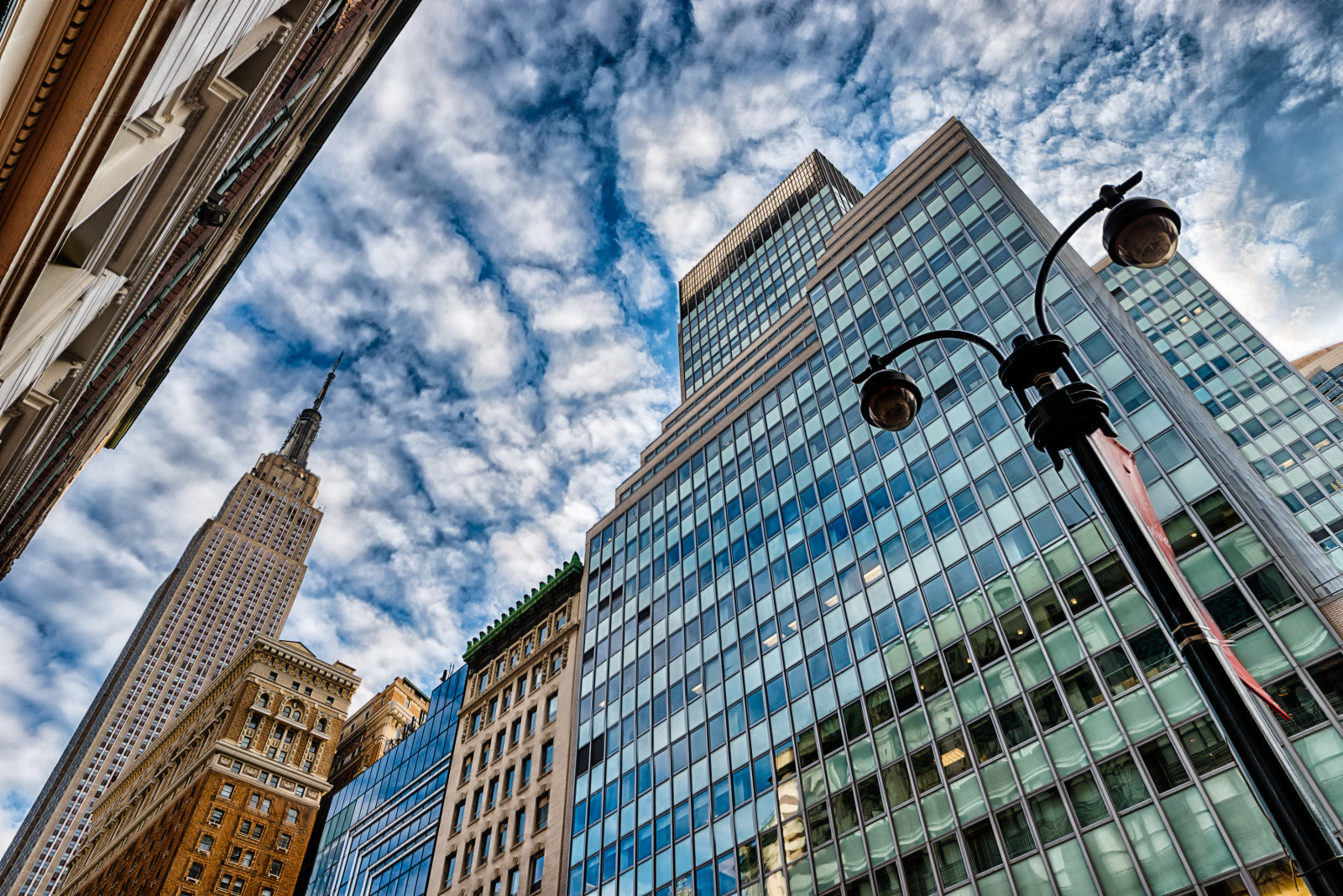 okno, město, ulice, panoráma města, architektura, budova, nebe, fotografování, mraky, panoráma, mrakodrap, věž, HDR, město, Nikon, metropole, UMĚNÍ, strom, centrum, budovy, newyork, pouliční osvětlení, ny, nyc, streetphotography, kondominium, mezník, během dne, New York City, D800E, photographersontumblr, fasáda, nikond800e, 1424, originalphotography, retinaresolution, artistsontumblr, lensblr, nikon1424f28, urban area, Metropolitní oblast, sousedství, panelový dům, Empierstatebuilding