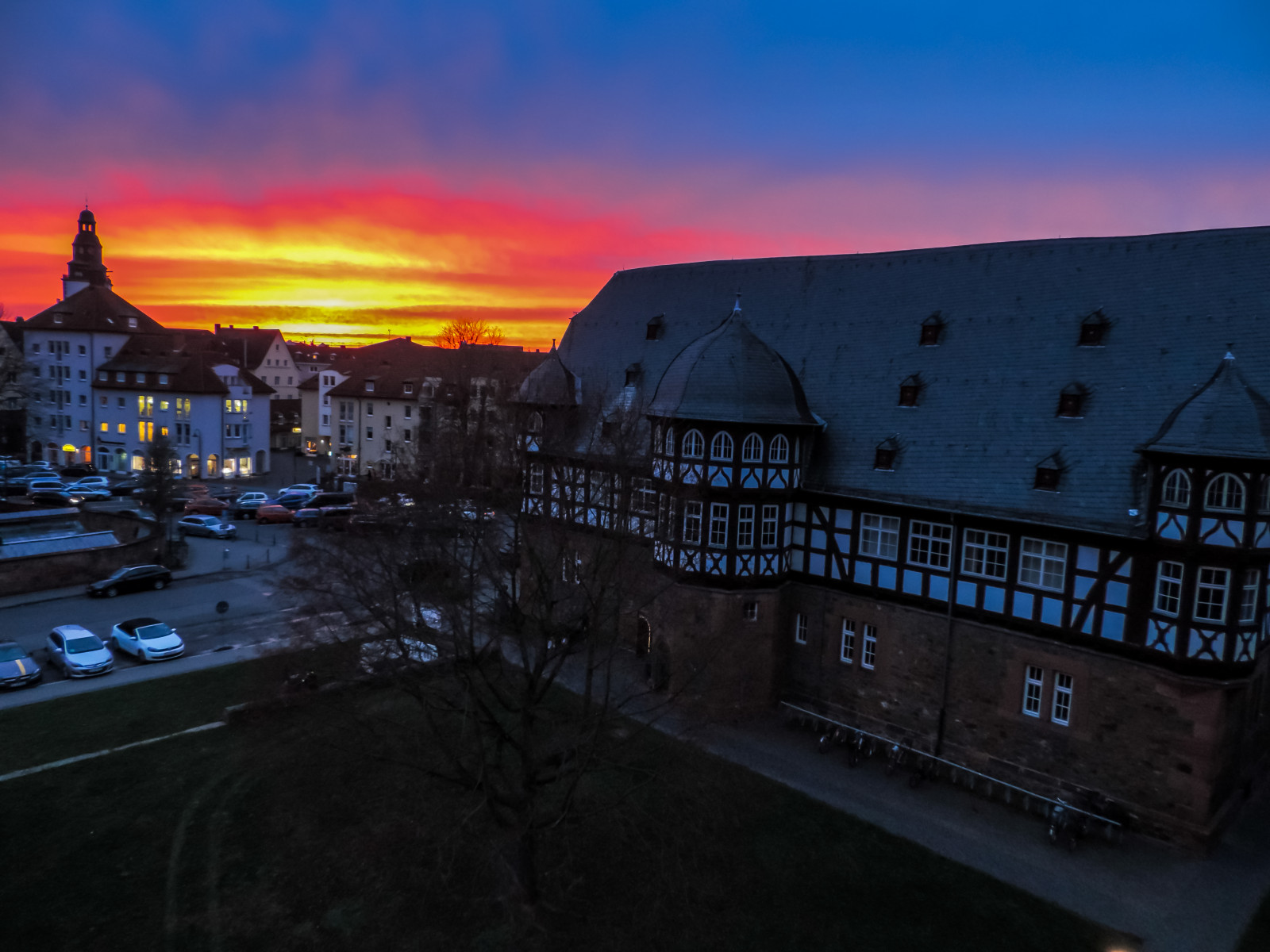krajina, západ slunce, město, panoráma města, noc, architektura, budova, nebe, Dům, svítání, večer, ráno, slunce, HDR, město, atmosféra, soumrak, kultura, palác, Soumrak, mrak, strom, svítání, dědictví, stará budova, nightphotography, staré Město, mezník, urban area, Giessen