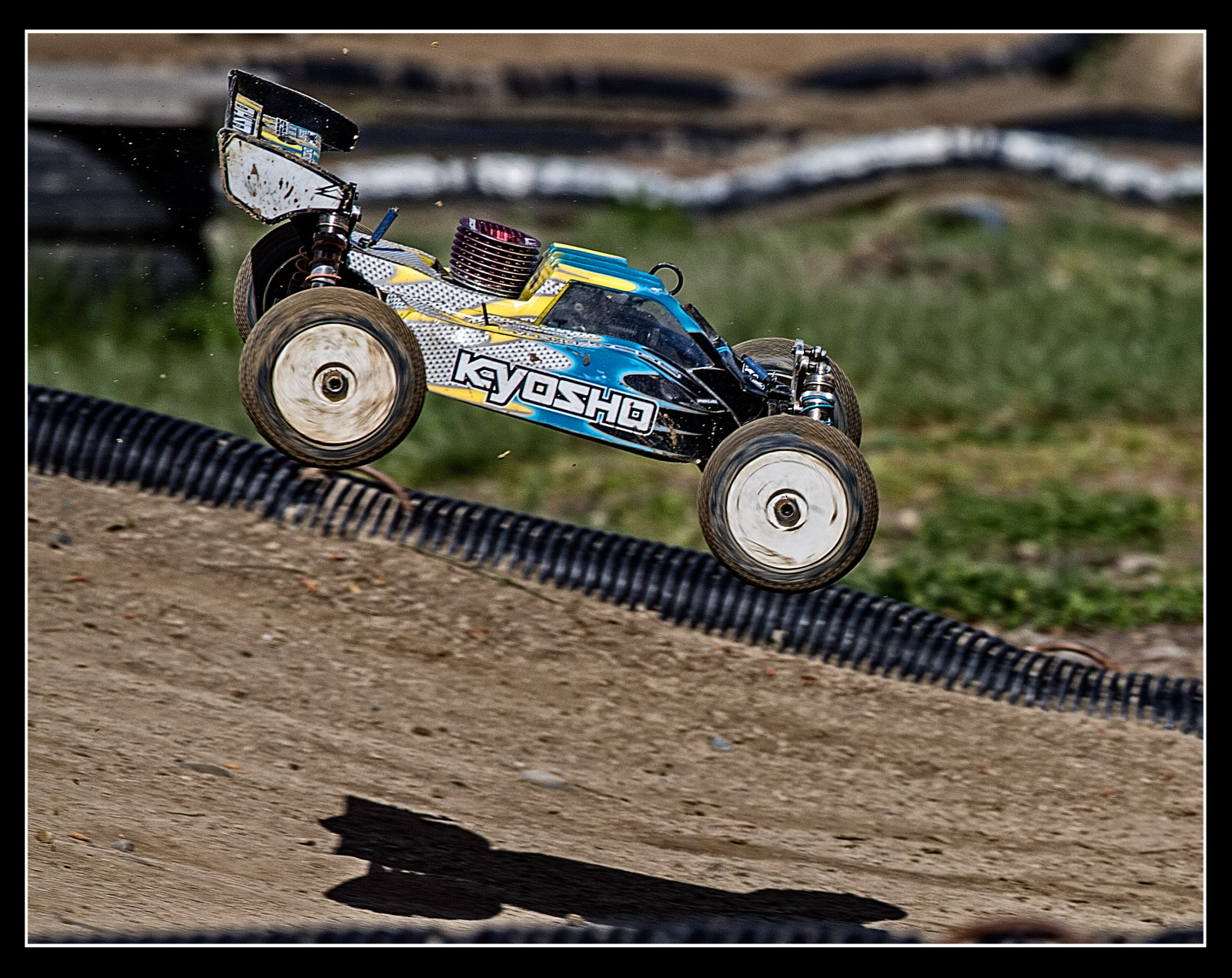 auto, off road, off road závodní, rádiem řízené hračky, radio controlled car, půda, vozidlo, závodění, motorsport, závod, dirt track racing, automotive pneumatiky, automotive wheel system, kolo, auto závodní, automobilového designu, pneumatika, motorové vozidlo, truggy, terénní vozidlo, bláto, shromažďovací, Monster Truck, Mistrovství světa rally, písek, Rallycross, model auta, krajina, závodiště