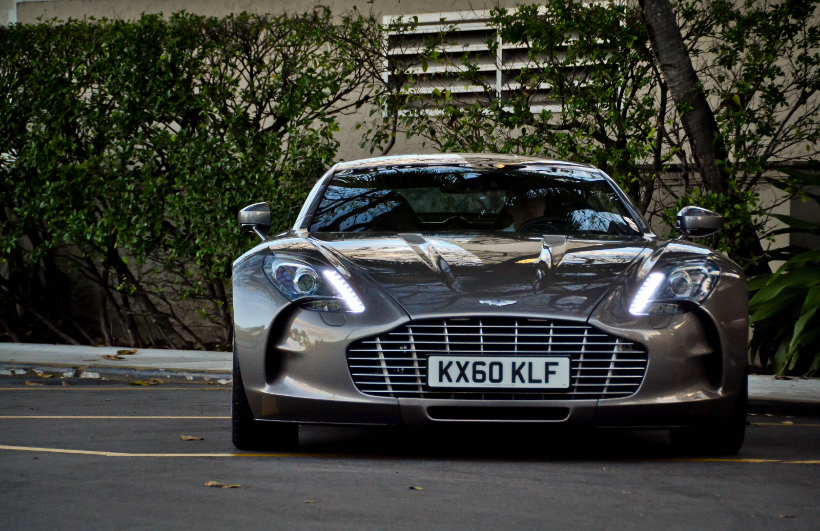 ulice, auto, vozidlo, silnice, fotografování, pláž, technika, sportovní auto, Miami, Aston Martin DBS, stříbrný, výkon auta, Aston Martin DB9, Aston Martin Vanquish, vítězný, Aston Martin Vantage, Aston Martin One 77, leden, 2012, západ, jeden, prozkoumat, dlaň, prozkoumal, kolo, úžasný, okraj, aston, Martin, superauto, 21, nejlepší, skvělý, 20, 22, cavallino, okázalý, 77, autorská práva, pozemní vozidla, automobilového designu, luxusní vůz, kompaktní vůz, motorové vozidlo, osobní luxusní automobil, městské auto, střední velikost auta, aston martin dbs v12, Aston Martin V8 Vantage 2005, Aston Martin Virage, Aston Martin V8, aston martin rapide, automotive wheel system