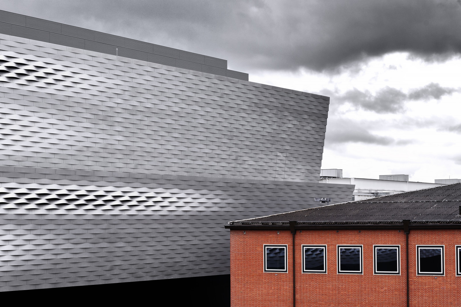 einfarbig, Fenster, Stadt, die Architektur, städtisch, Gebäude, Himmel, Mauer, Haus, modern, Raumschiff, Sony, Schweiz, Aluminium, Ziegel, Winkel, Basel, Wolke, Entwurf, Dach, Linie, alt und Neu, Carl Zeiss, Zeitgenössisch, Architektur, Schweiz, Tagsüber, Stadt, Fassade, Aluminium, Stadtgebiet, Schwarz und weiß, Monochrome fotografie, Gegend, Wohngebiet, Tageslicht, Mauerwerk, Nachbarn, Slta99v, Zeitgen ssisch, Planart1485, Herzogdemeuron, Elevation, Baselstadt, Cbw, Nachbarn, Blackandwhitewithcolor, Oldversusnew, Strangeneighbors, Novowyr