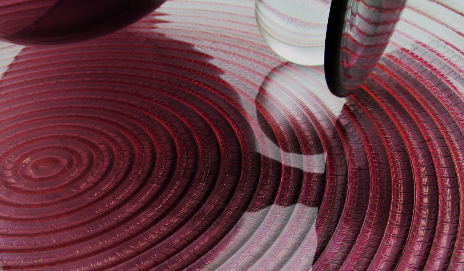 Červené, odraz, spirála, sklenka, růže, kruh, čáry, růžový, zkreslení, koule, nafialovělý, geometrický, švestka, čára, křivky, podlaha, concentriccircles