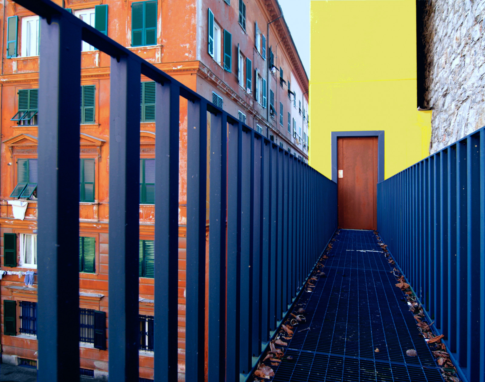 die Architektur, Gebäude, Mauer, Holz, Symmetrie, Haus, blau, Schwindel, Innenarchitektur, 2013, Genua, Farbe, Palazzo, Fassade, Stadtgebiet, Fensterverkleidung, Passerella, Vuoto, Vertigine