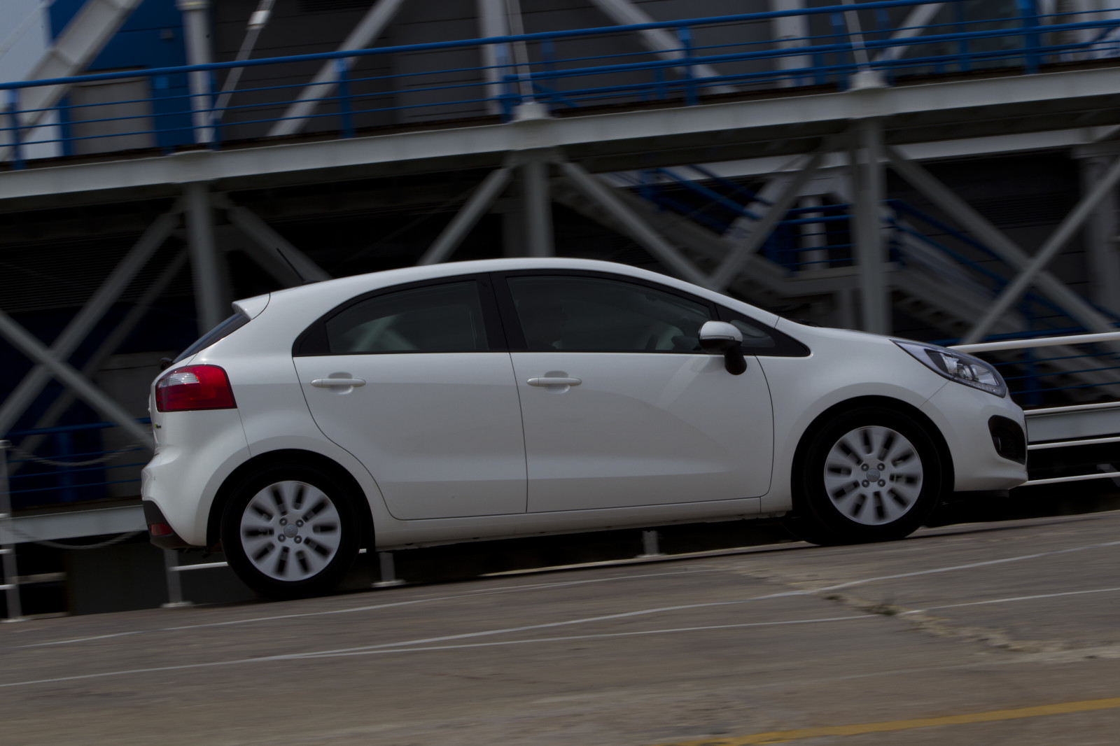 auto, veicolo, 2013, Berlina, anatra, netcarshow, netcar, immagini di auto, auto foto, Rio, ruota, veicoli terrestri, esterno automobilistico, marca di automobile, auto di famiglia, auto compatta, city ​​car, macchina di utilitaria, Kia Motors