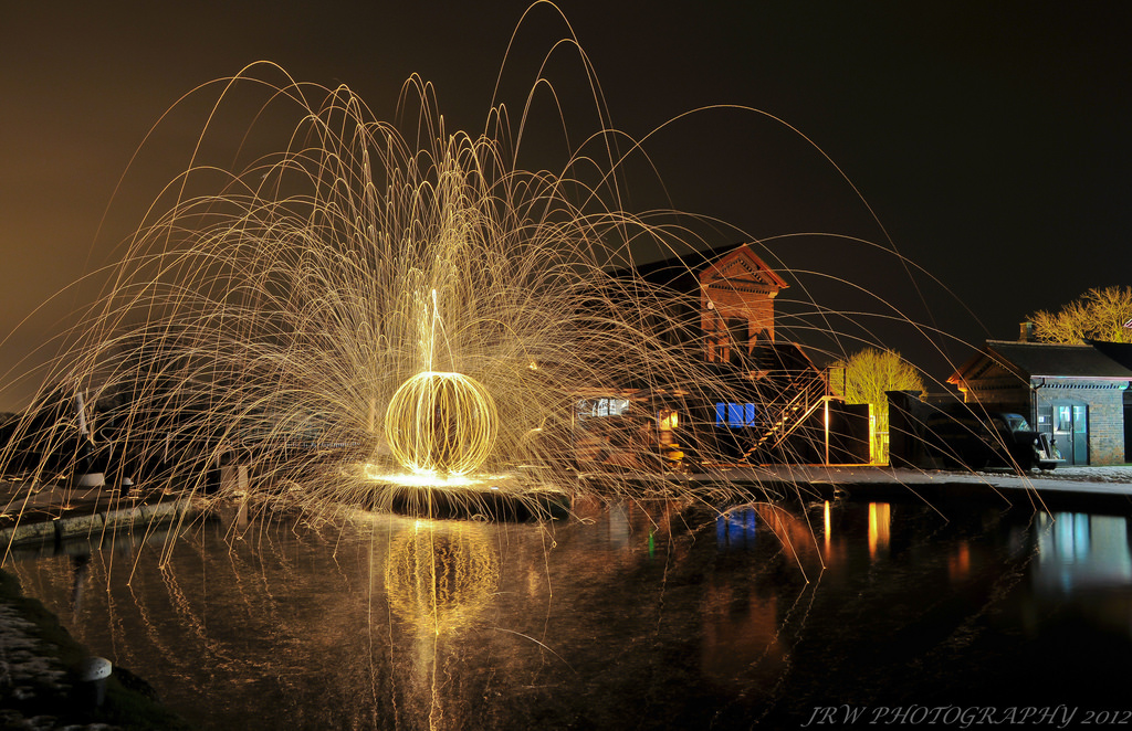 Bäume, Beleuchtung, Nacht-, Wasser, Natur, Auto, Gebäude, Betrachtung, Himmel, Abend, Nikon, Tür, Gold, Fernseher, Pfad, Kanal, sperren, Verbrennung, Funken, Brunnen, Orb, Van, Schritte, Licht, Langzeitbelichtung, Baum, Spinnen, Pflanze, Beleuchtung, Fenster, Dunkelheit, Tapete, D300s, Computer-Tapete, Wasser-Funktion, Warwickshire, Johnwarwood, Flickrjrt, Wirewool, Wirewoolspinning, Wirewoolburning, Oldvan, Balloflight, Hattonlocks