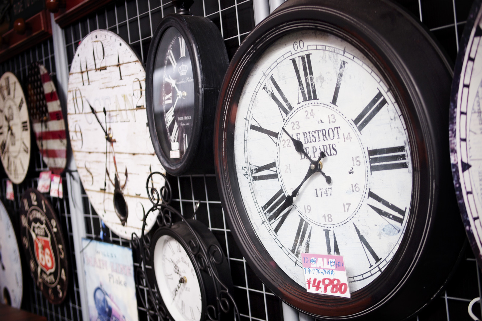 Wallpaper city, urban, detail, clock, Japan, repetition, Osaka, namba