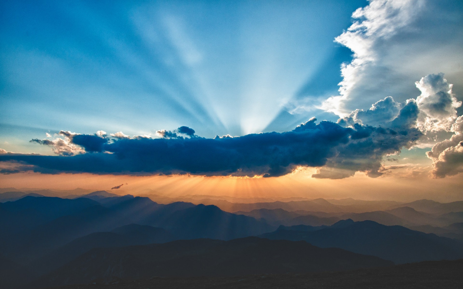 slunečnímu záření, krajina, západ slunce, kopec, Příroda, odraz, nebe, svítání, večer, ráno, sluneční paprsky, horizont, atmosféra, soumrak, plošina, mrak, hora, svítání, prostý, atmosférický jev, odlesk, horských reliéf, pohoří, meteorologický jev