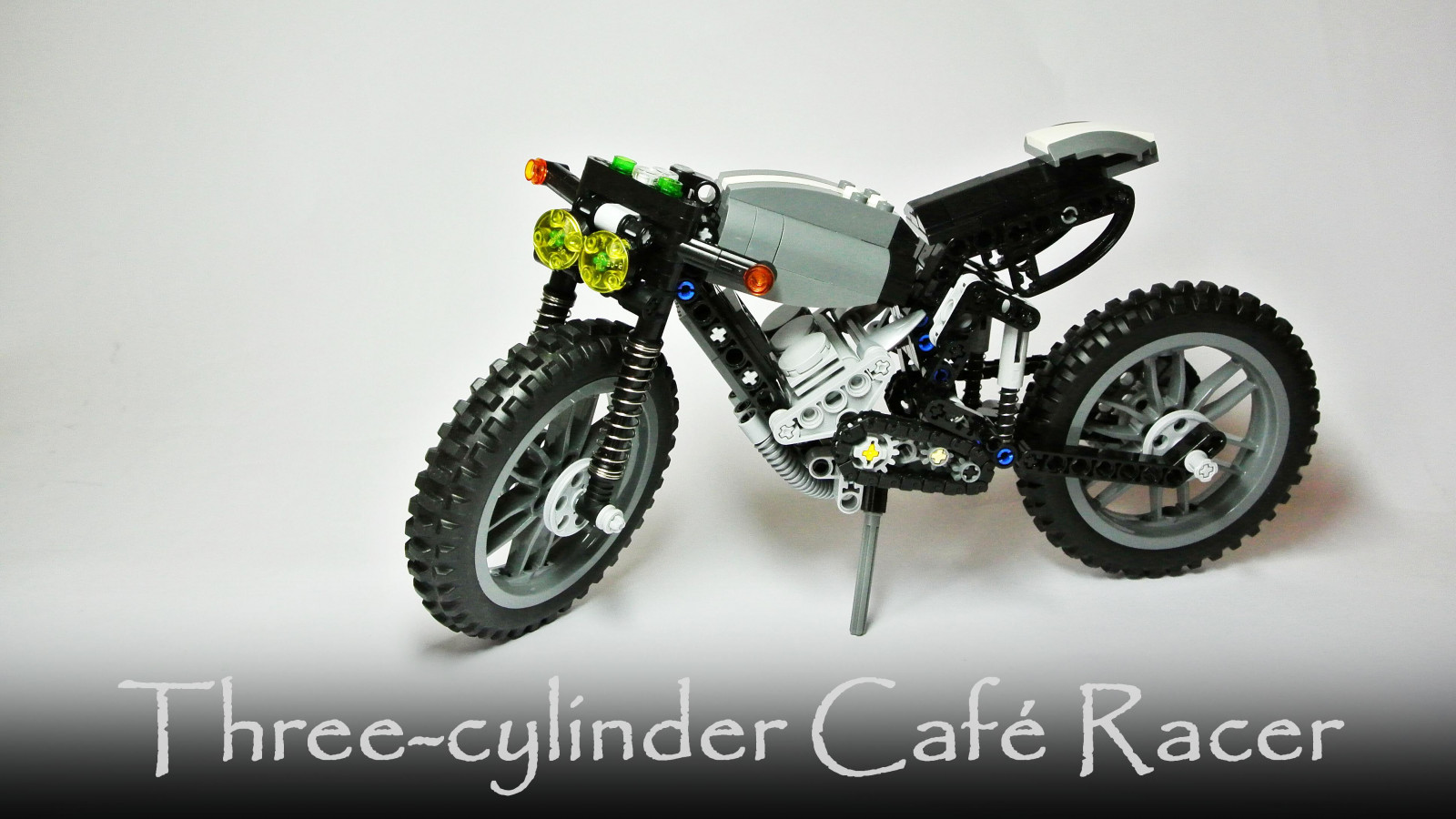 kavárna, LEGO, motocykly, motorka, technika, moto, motocykl, vozidlo, závodník, threecylinder