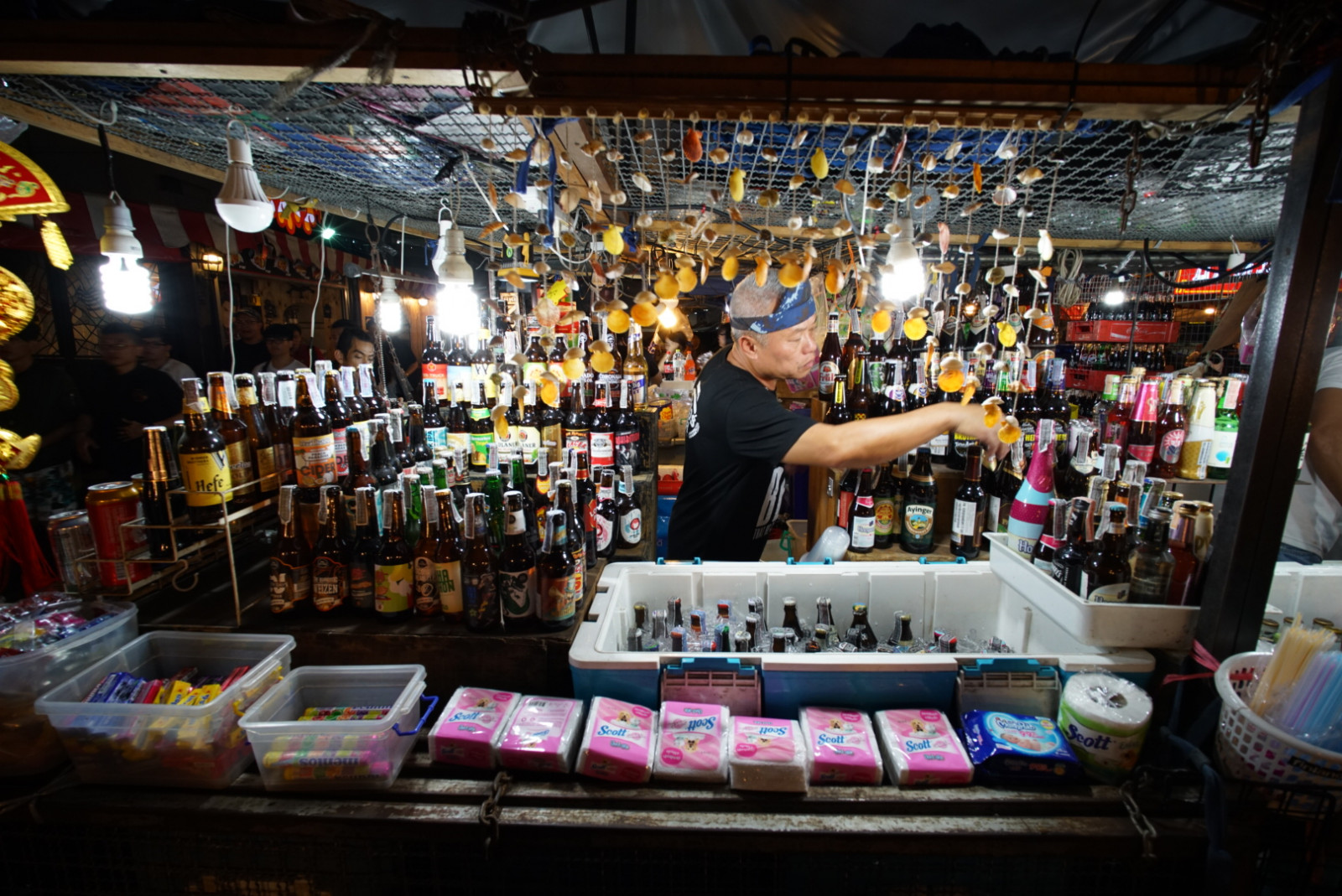 Rodfai, noc, Bangkok, pivo, noční trh, Ratchada, Vm15iii, Voigtlander, 15mm, heliar, vlak, trh, čínská čtvrť, super, wideheliar, asférická, ii, F45