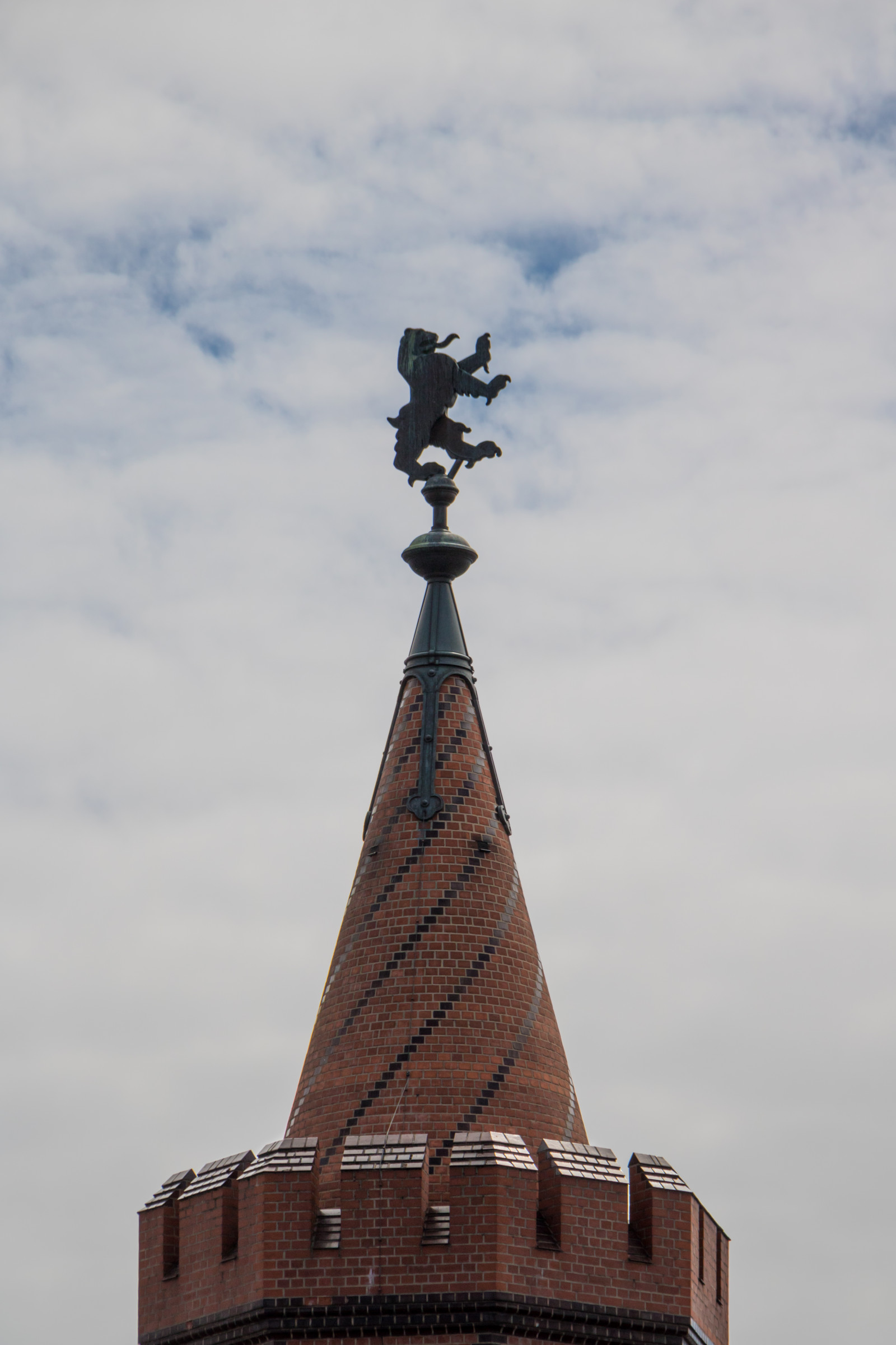 chrám, odraz, nebe, modrý, Německo, věž, most, sochařství, socha, kostel, Berlín, památník, spirála, Oberbaumbr CKE, Bro, Německo, deutschland, riverspree, theoberbaumbridge, mezník, kostelní věž, zvonice