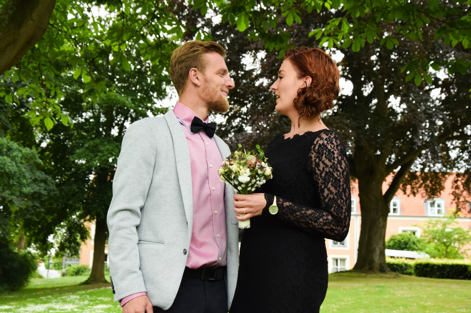 alberi, persone, cielo, nuvole, verde, Danimarca, evento, all'aperto, uomo, nozze, sposa, bryllup, Lolland, br Llop, saksk bing, jackogmichelle, michelleogjack, sposo, cerimonia