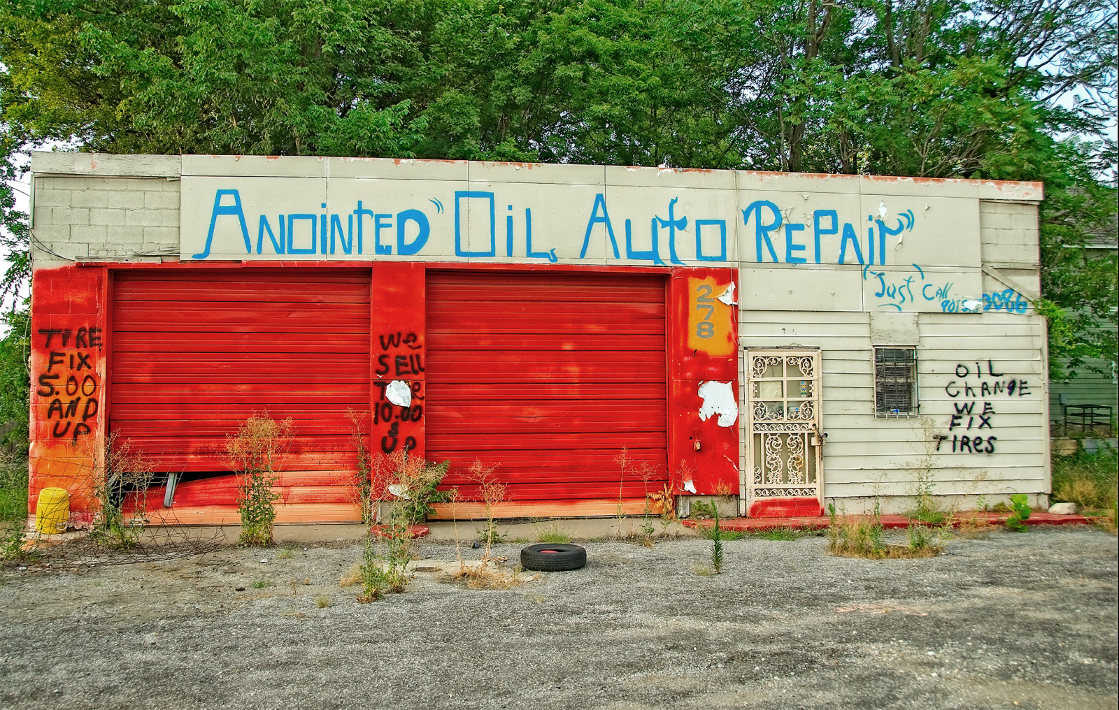 Wallpaper abandoned, house, tires, Garage, closed, Tennessee, shop, shed, auto, oil, facade