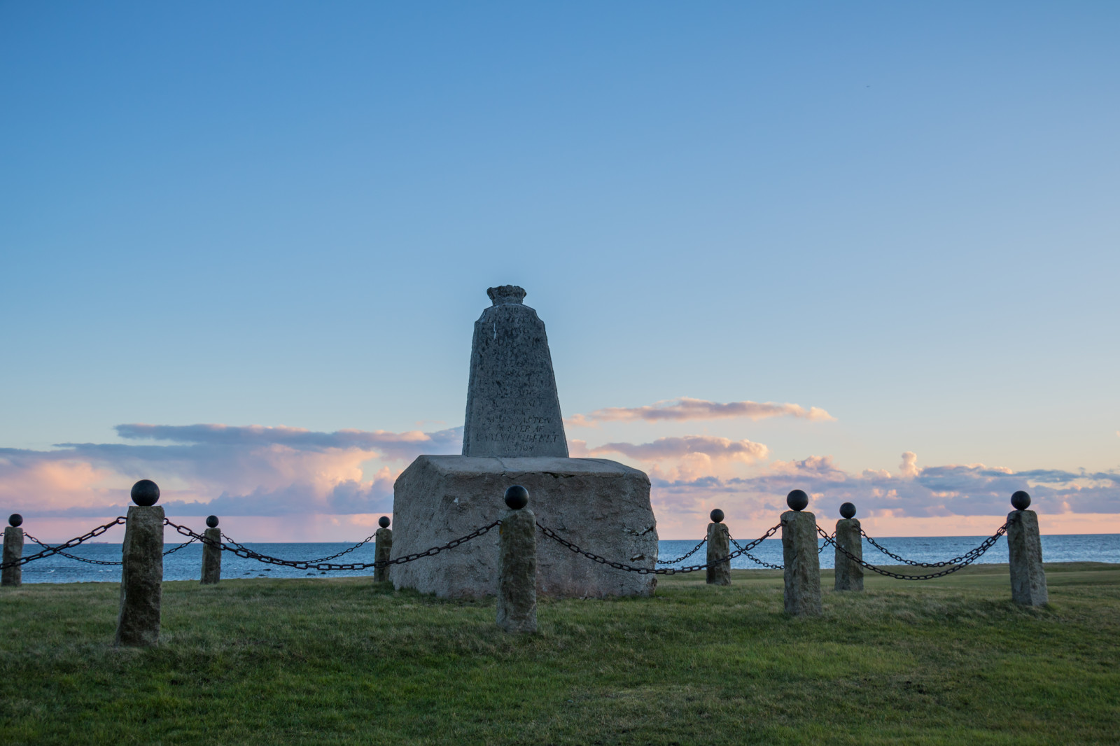 hav, bakke, klippe, himmel, strand, tårn, kyst, fyrtårn, horisont, kappe, ferie, monument, Sky, ocean, hav, Trelleborg, Golfklubben, stavstensmonumentet, milepæl