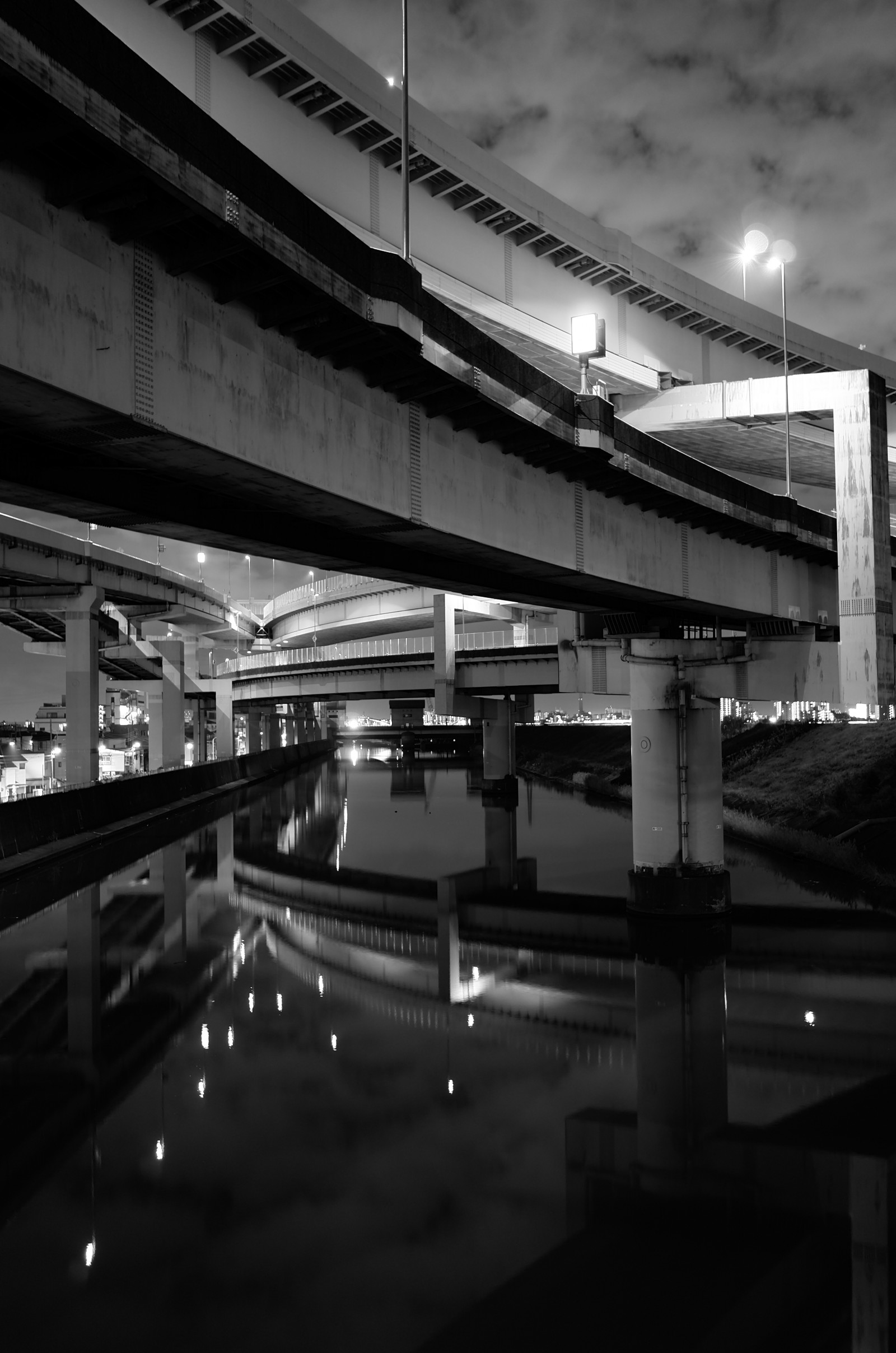 Japan, hvid, sort, monokrom, bybilledet, nat, arkitektur, afspejling, fotografering, symmetri, aften, bro, Leica, Tokyo, Jp, lys, belysning, knudepunkt, form, linje, mørke, t, Horikiri, leicat, summicront235, Summicron, t235, Jct, byområde, sort og hvid, monokrom fotografering