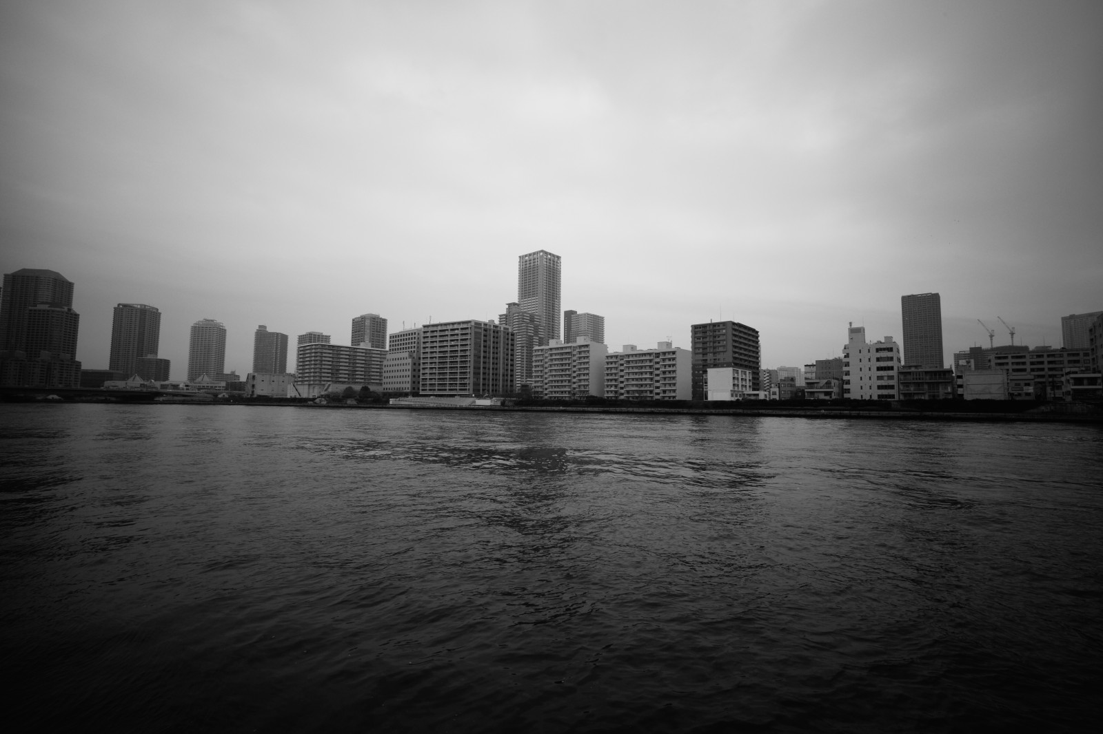 monokrom, by, bybilledet, afspejling, fotografering, skyline, skyskraber, aften, morgen, horisont, skumring, Leica, metropol, Tokyo, dis, M, downtown, daggry, bw, mørke, sumidariver, Sumidagawa, leicam, typ240, SWH, swh15mm, superwideheliar, voigtla nder, superwideheliar15mm, byområde, atmosfærisk fænomen, sort og hvid, monokrom fotografering, menneskelig bosættelse, geografisk funktion