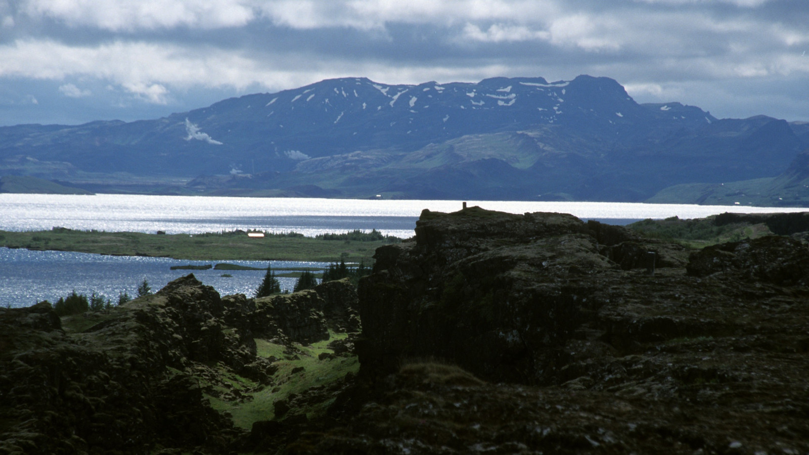 krajina, hory, moře, záliv, kopec, jezero, voda, pobřeží, pobřeží, útes, fjord, Island, Thingvellir, Terén, mrak, hora, oceán, zátoka, nádrž, vysočina, jezero, horských reliéf, landform, geografický rys, tělo z vody, pohoří, klesl