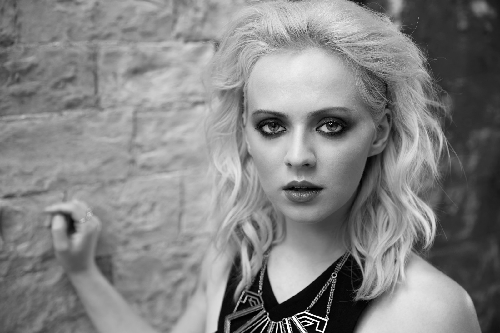 ansikt, hvit, svart, monokrom, modell, portrett, fotografering, sanger, mote, hår, Person, hode, supermodell, pike, skjønnhet, bw, øye, kvinne, dame, fotografi, blonde, svart og hvit, monokrom fotografering, portrettfotografering, fotografering, art modell, madilyn bailey
