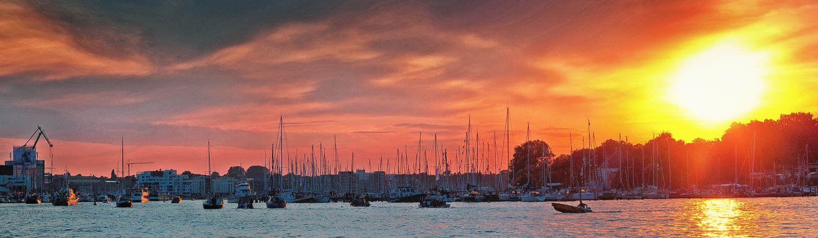 แสงแดด, พระอาทิตย์ตก, ทะเล, เมือง, น้ำ, การสะท้อน, ท้องฟ้า, พระอาทิตย์ขึ้น, เงียบสงบ, เส้นขอบฟ้า, ตอนเย็น, เช้า, ดวงอาทิตย์, ขอบฟ้า, โซนี่, บรรยากาศ, พลบค่ำ, 2014, เมฆ, รุ่งอรุณ, rostock, แล่นเรือ, sonnenuntergang, hanse, zackl, sz227, วอลล์เปเปอร์คอมพิวเตอร์, สายัณห์, ท้องฟ้าสีแดงตอนเช้า, sonya230, มาริติม, segelschiff, hansestadtrostock, maritimesflair, hansesail2014