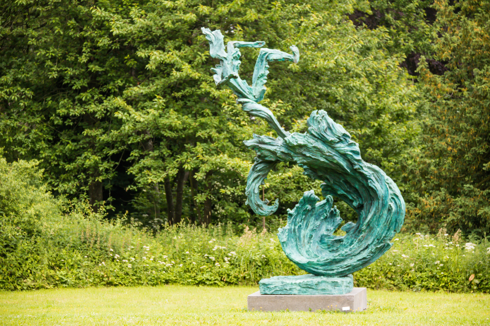 zahrada, zelená, sochařství, socha, památník, UMĚNÍ, strom, květ, konst, marsvinsholm, konstverk, exif modelu canoneos760d, Kamera aby kánon, Model fotoaparátu canoneos760d, geolocation, EXIF čočka efs18200mmf3556is, EXIF otvor 56, exif aby kánon, exif focallength 90mm, EXIF isospeed 500, skulpturpark, marsvinsholmsslott, philosophersurfingonawaveoffuture, richardbrixell, trávník, botanika, vodní prvek