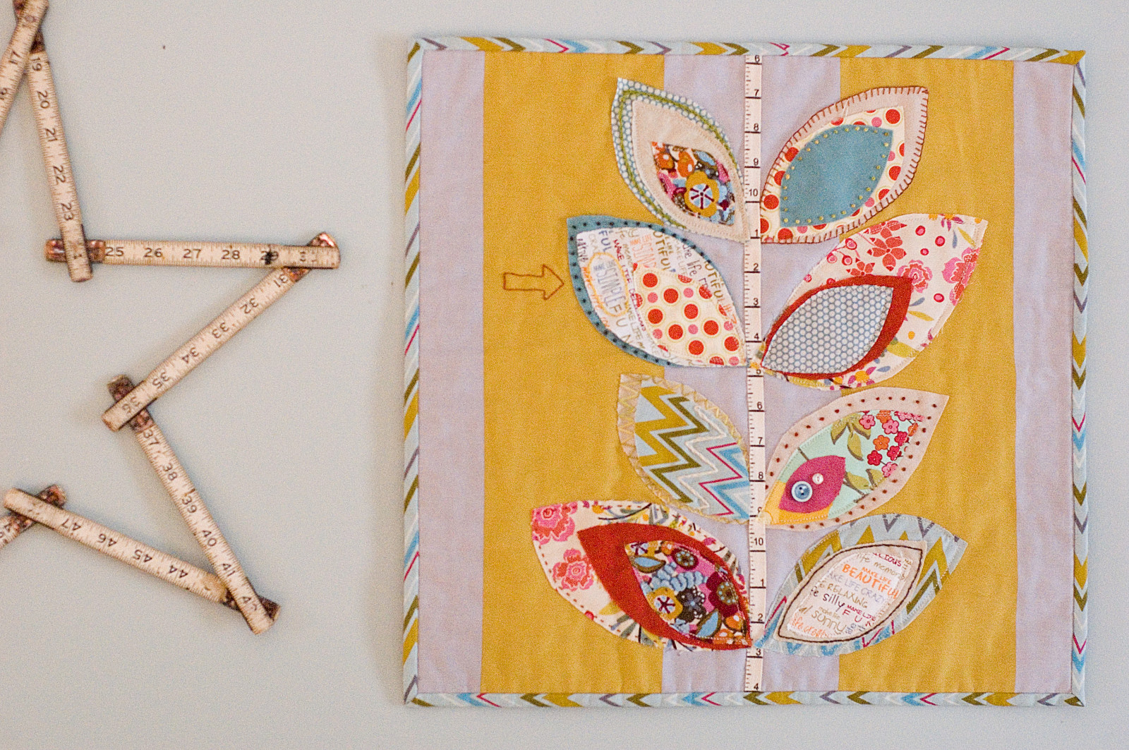 listy, stěna, ruka, deka, ruční, výšivka, proužek, polka, tečka, čísla, prošívaný, závěsný, slátanina, jednoduchý