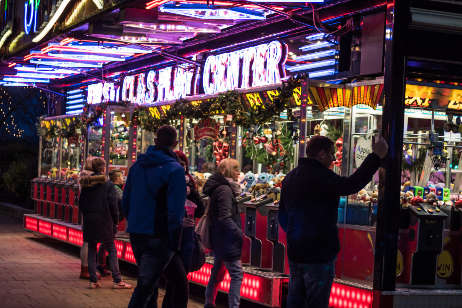 Stadt, Straße, Nacht-, Straße, Deutschland, Bar, Weihnachten, Markt, Weihnachten, Weihnachtsmarkt, Jul, Tyskland, Deutschland, Rostock, Julmarknad, Exif Modell canoneos760d, Geocountry, Kamera macht canon, Geocity, Kameramodell canoneos760d, Exif isospeed 250, Geostate, Geolocation, Exif machen canon, Exif focallength 50mm, Exif linse ef50mmf18stm, Exif Blende 18, Weinachtsmarkt, Menge, Basar, menschliche Siedlung, öffentlicher Raum, Stall