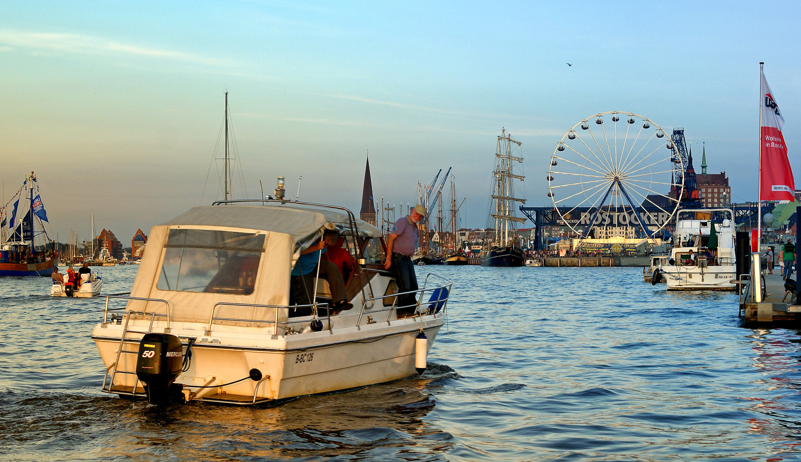 เรือ, เรือ, ทะเล, น้ำ, ท้องฟ้า, ท่าเรือ, โซนี่, rostock, เรือบรรทุกสินค้า, ช่อง, พายเรือ, zackl, sz227, abendstimmung, ทางน้ำ, เรือประมง, schiffe, sonya230, มาริติม, hansestadtrostock, maritimesflair, hansesail2014, rostockerstadthafen, water transportation