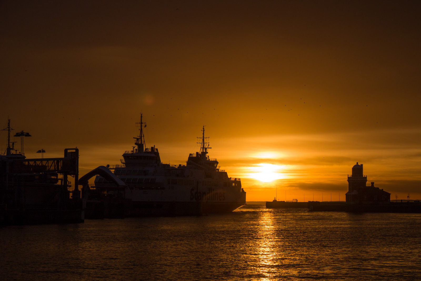 západ slunce, moře, záliv, noc, odraz, vozidlo, silueta, svítání, večer, ráno, horizont, soumrak, trajekt, svítání, oceán, solnedg ng, siluett, hav, helsingborg, f RJA, exif modelu canoneos760d, geocountry, Kamera aby kánon, geocity, Model fotoaparátu canoneos760d, geostate, geolocation, EXIF čočka efs18200mmf3556is, exif aby kánon, EXIF isospeed 100, exif focallength 50mm, EXIF otvor 13, odlesk