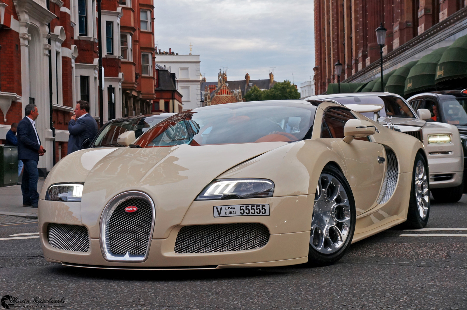 silnice, ulice, letní, Anglie, Londýn, Veřejnost, auto, sport, fotografování, unikátní, Sony, představení, Krém, rychle, velký, srpen, super, Harrods, exotický, Arab, rohlíky, 55, Bugatti, Invaze, superauto, royce, špinění, exotické, Supercars, Veyron, 2014, A57, Bodyguardů, Marcinek, gespot, Hyperauta, autogespot, exoticsonroad