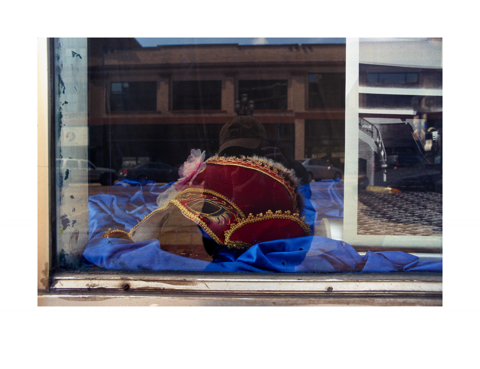 หน้าต่าง, ถนน, หน้ากาก, โปสเตอร์, มินนิโซตา, ดุลูท, ร้านค้า, การสะท้อน, อนาล็อก, ภาพยนตร์, อะนาล็อก, หน้าร้าน, kodakultramax400, ภาพยนตร์ไม่ดี, มิดเวสต์, istillshootfilm, กรอบรูป, paxamericanus, endofempire, civisromanussum, การตกต่ำทางเศรษฐกิจ, thegreatrecession, scanfromnegative, sunrisesintheeast, elmarit28mm, leicar8, ดวงอาทิตย์ตก