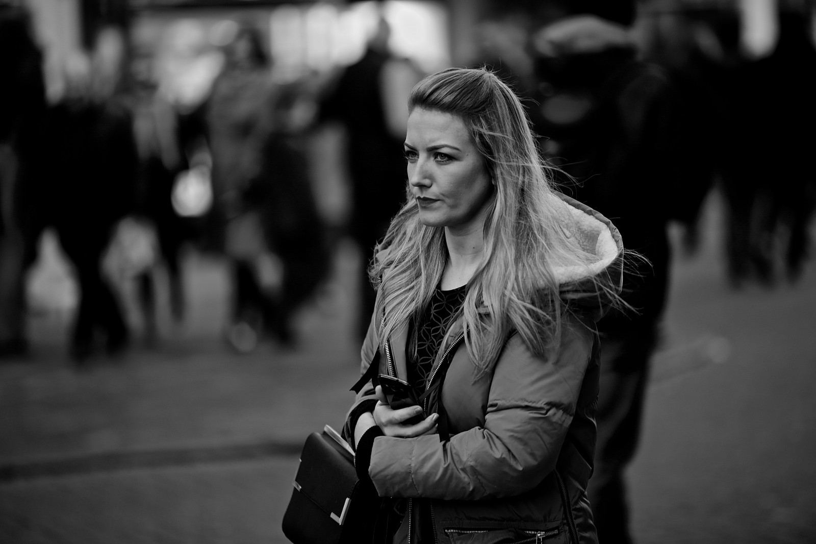 lidé, bílý, Černá, ženy, černobílý, model, město, ulice, městský, venku, sedící, fotografování, Kánon, móda, bokeh, Osoba, myslící, tóny, Mono, Soustředit se, světlo, Černý a bílý, 5 d, krása, tělesné, jednobarevný, bwphotography, dof, městský život, detail, městský život, živobytí, fotografie, 135mm, tma, streetphotography, lidstvo, ženy, ženský, tváře, výrazů, eos, složení, candidstreetphotography, řeč těla, snímky, f2, bwstreetphotography, urbancandids, lidový, streetuk, streetcandids, v ulici, lightandshade, llenses, justpeople, monostreetphotography, Černý a bílý, monochromatické fotografování, lidských pozice, portrétní fotografie, Film noir