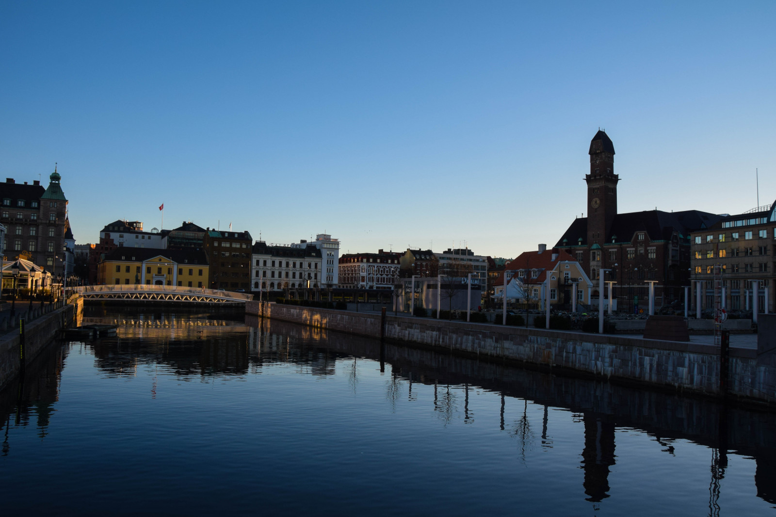 západ slunce, moře, město, panoráma města, voda, odraz, nebe, panoráma, večer, ráno, most, řeka, slunce, panoráma, Švédsko, soumrak, zámek, Sverige, cityview, odrazy, budovy, sk nel n, se, sunreflection, ulicích, bagersbro, ljus, Skeppsbron, Malmo, Malm centrální, suellshamnen, mezník, vodní, lidské osídlení