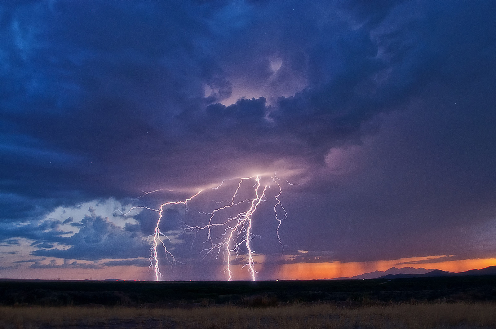 แนวนอน, พระอาทิตย์ตก, กลางคืน, ท้องฟ้า, ฟิลด์, เมฆ, ฟ้าผ่า, พายุ, ตอนเย็น, ลม, ขอบฟ้า, บรรยากาศ, พลบค่ำ, แอริโซนา, ฟ้าร้อง, ไฟฟ้า, เมฆ, ต้นไม้, รุ่งอรุณ, พายุฝนฟ้าคะนอง, ที่ราบ, พลังงาน, วอลล์เปเปอร์คอมพิวเตอร์, ปรากฏการณ์ทางอุตุนิยมวิทยา, Cumulus, ปรากฏการณ์, อีโครีเจียน, มรสุม