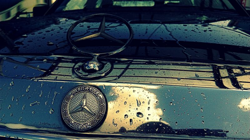 auto, vozidlo, logo, kapky vody, sklenka, okno auto, vozidlo, logo, kapky vody, sklenka, okno