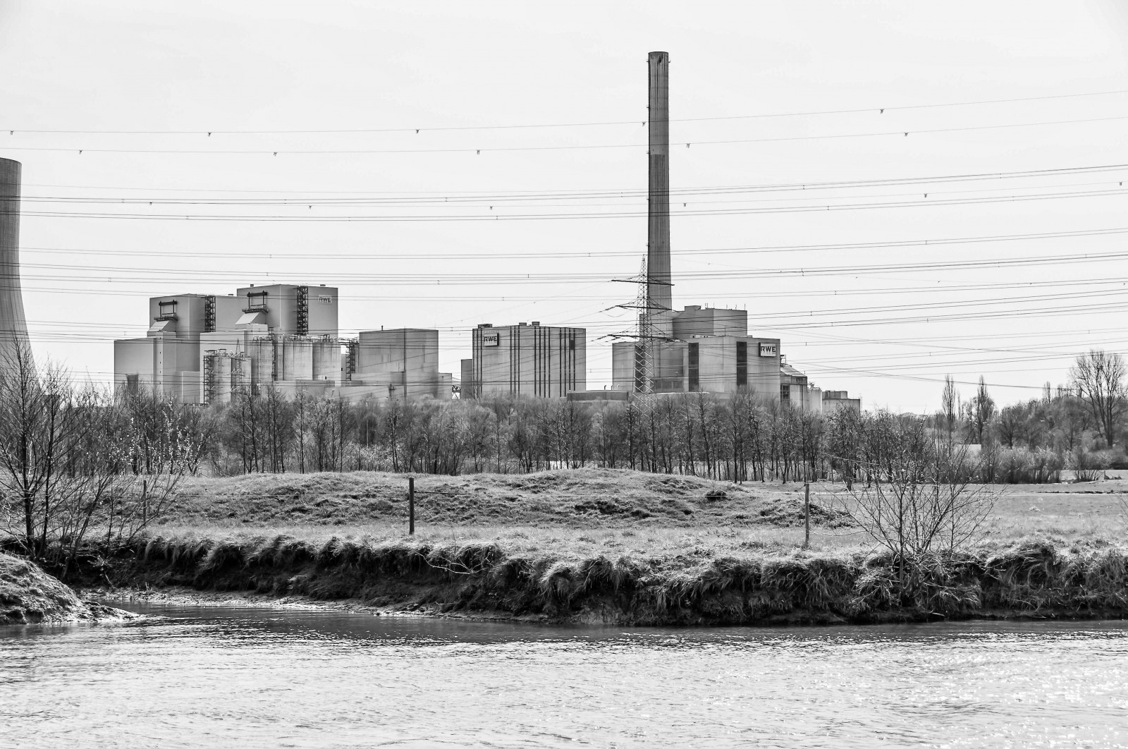 industriel, industrie, rottenplaces, kaputt, Zerst Rt, ødelagt, Verw stet, devestated, stahlindustrie, stål, Lokomotive, zug, tog, Zugbr cke, railwaybridge, zerbeulte, kraftpapir, bulet, kraft, Zement, cement, Steinbruch, stenbrud, motor, henfald, zerfall, HDR, nightshots, nachtfotografie, tonemappeddart, dart, treppe, trappe, jakke, Jacke, lyserød, grøn, gr n, sofa, sofa, gade, fotografering, streetphotography, strasenfotografie, mennesker, Menschen, gade s, liv, Leben, monokrom, fuji, Fujifilm, xpro1, Fujinon, 18mmf2, 27mmf28, streetpoto, by-, schwarzweis, bw, sort hvid, sort, hvid, einfarbig, by, oprigtig, mirrorless, graffiti, siegda, siggidee