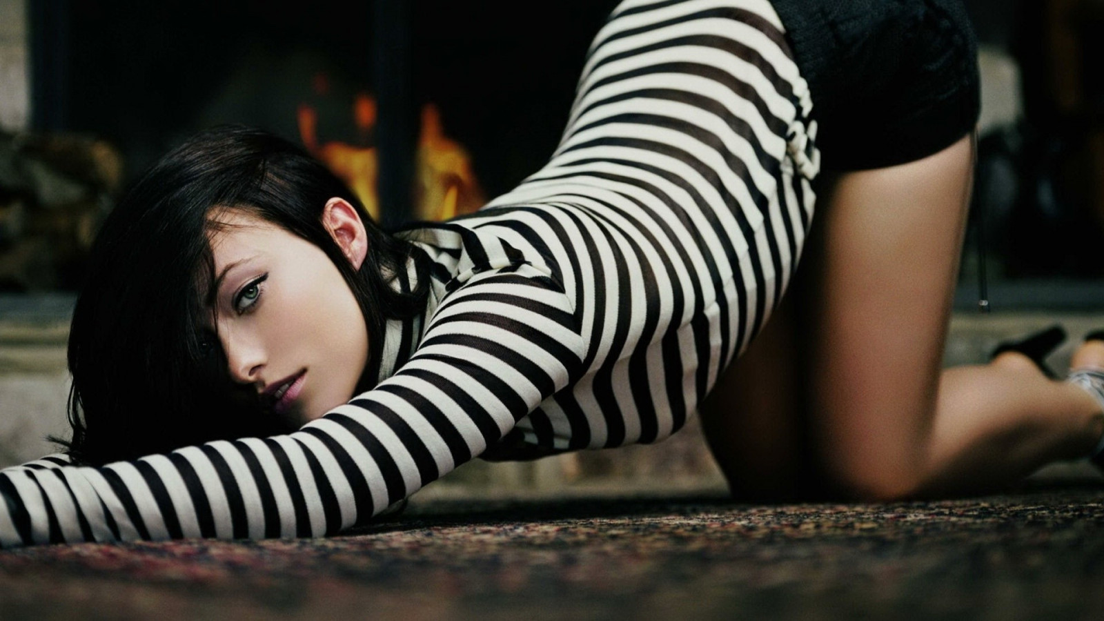 ženy, model, sedící, fotografování, černé vlasy, móda, Olivia Wilde, Osoba, oblečení, romantika, dívka, krása, žena, dáma, noha, smysl, 1920x1080 px, lidských pozice, portrétní fotografie, focení, břicho, Lidské tělo, interakce, stehno